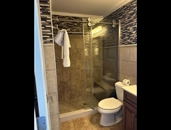 Walk in shower with bench